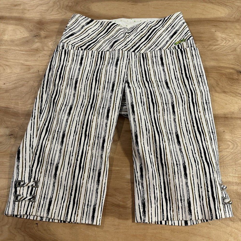 Swing Control Woman’s Sz 2 Stripe  casual stretch womens Bermuda Golf shorts